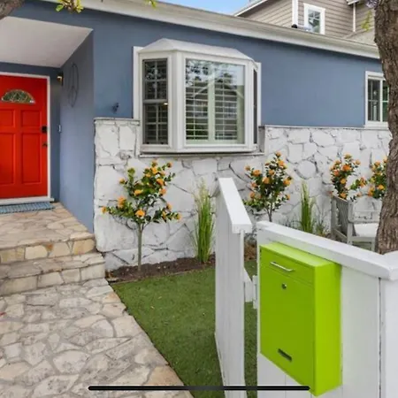 Chic Venice Beach Bungalow Steps From The Canals & Beach-3